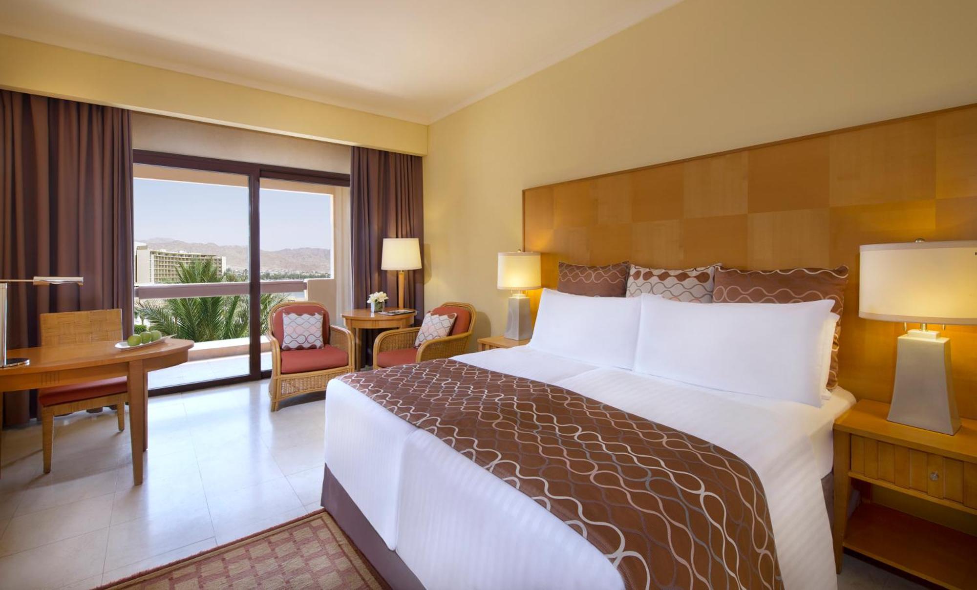 Classic Zimmer mit Kingsize-Bett und Zugang zum Pool